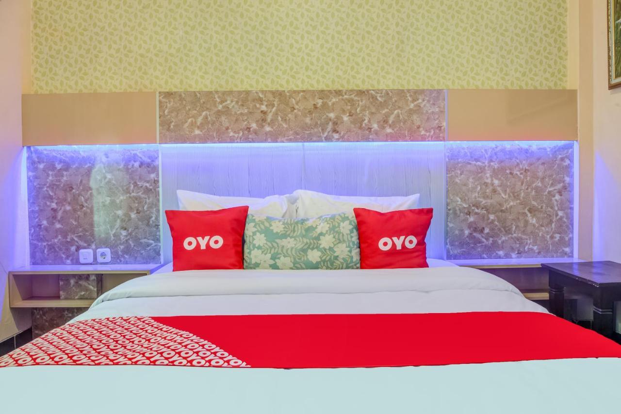 Oyo 3831 Pelangi Residence Syariah Solo Extérieur photo