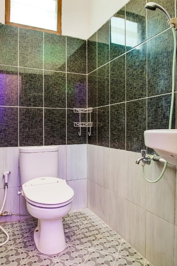 Oyo 3831 Pelangi Residence Syariah Solo Extérieur photo