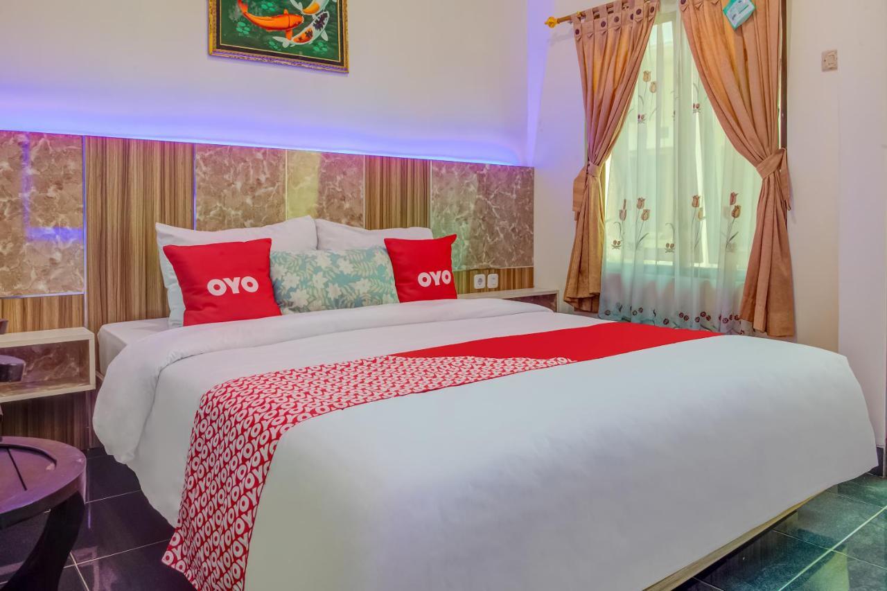 Oyo 3831 Pelangi Residence Syariah Solo Extérieur photo