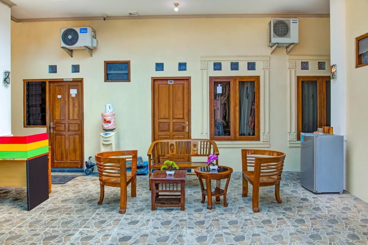 Oyo 3831 Pelangi Residence Syariah Solo Extérieur photo