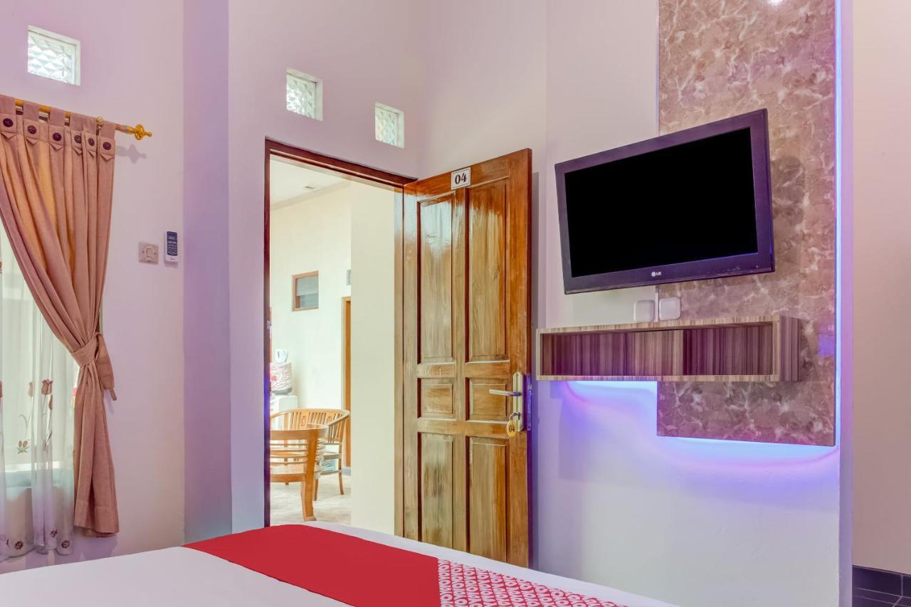 Oyo 3831 Pelangi Residence Syariah Solo Extérieur photo