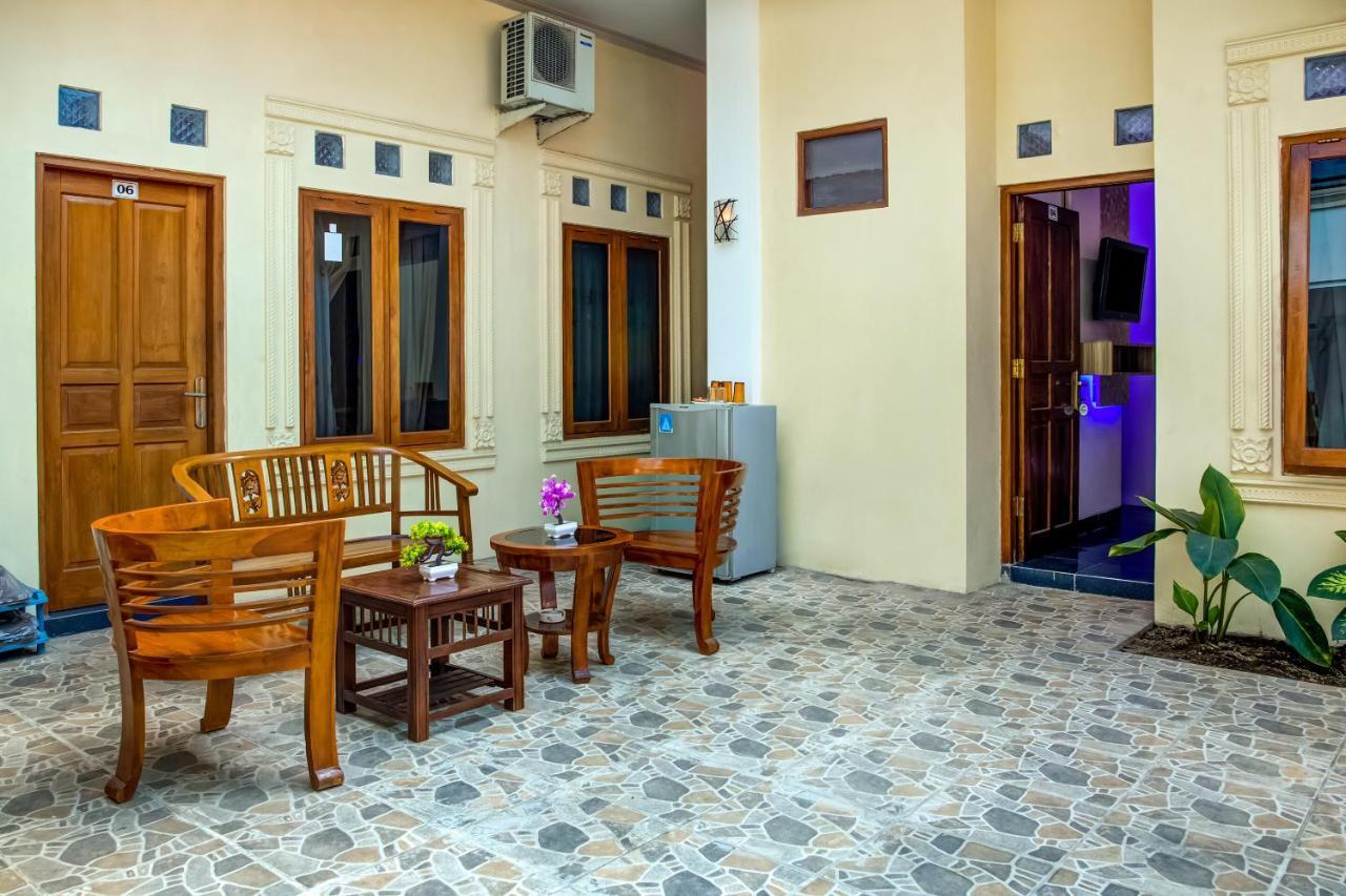Oyo 3831 Pelangi Residence Syariah Solo Extérieur photo