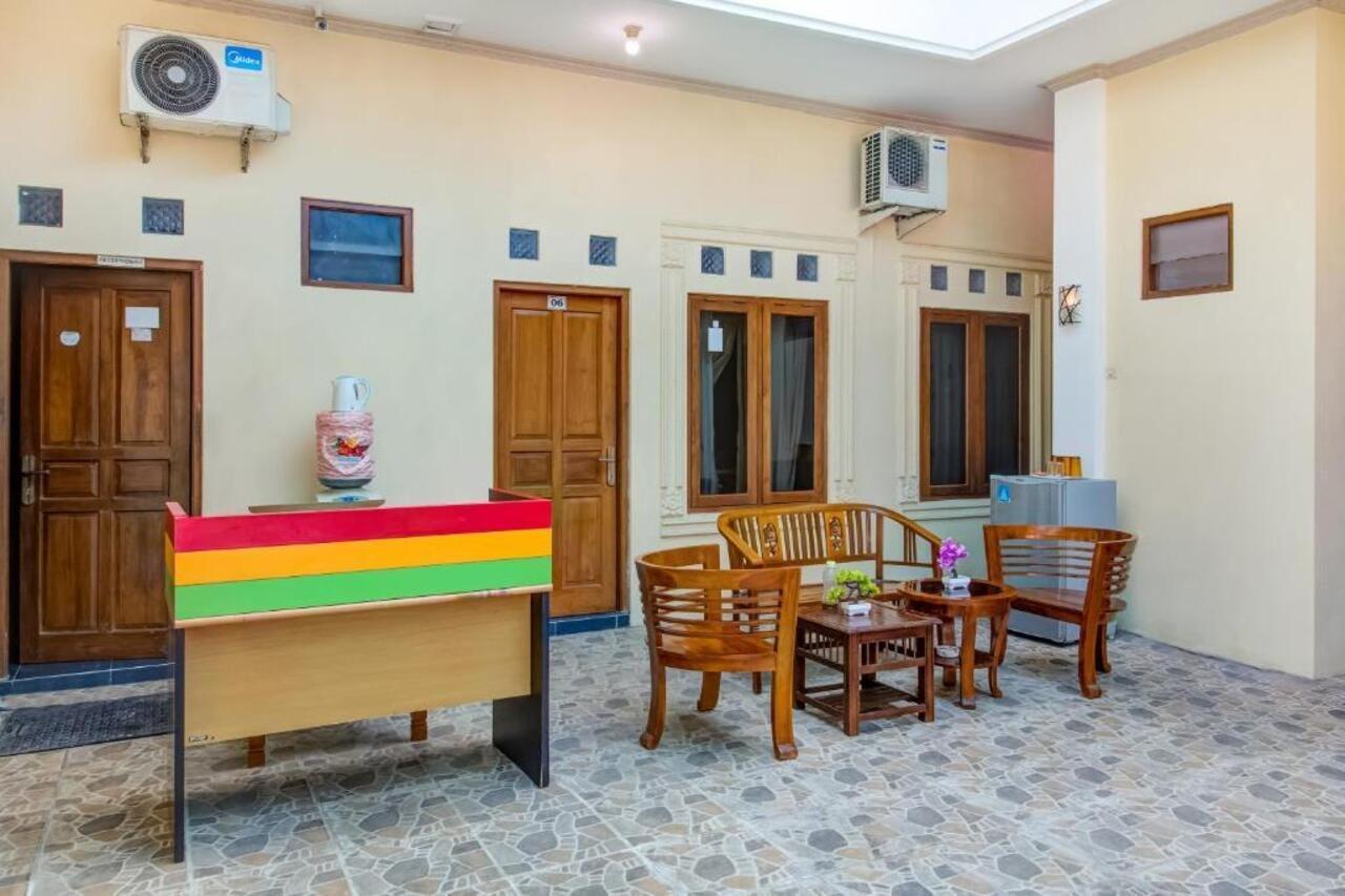 Oyo 3831 Pelangi Residence Syariah Solo Extérieur photo