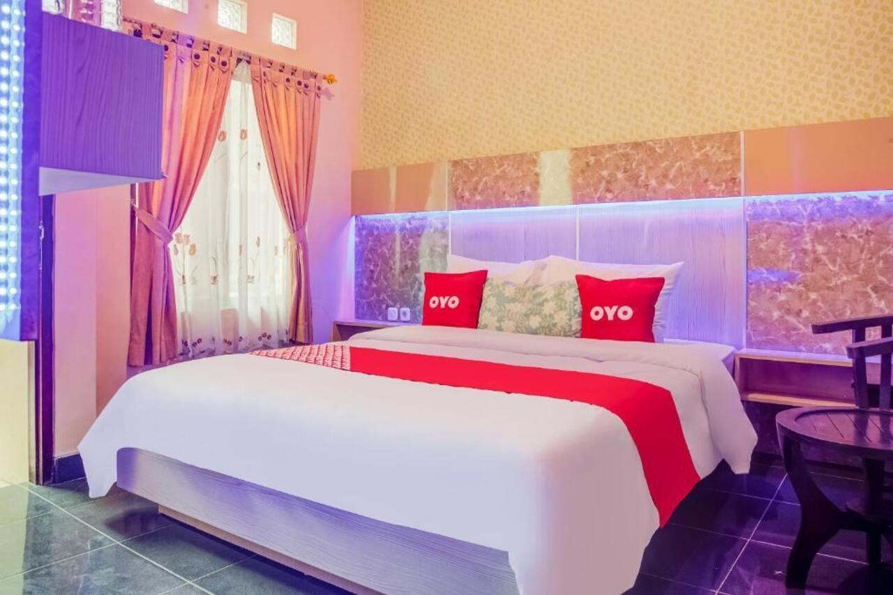 Oyo 3831 Pelangi Residence Syariah Solo Extérieur photo